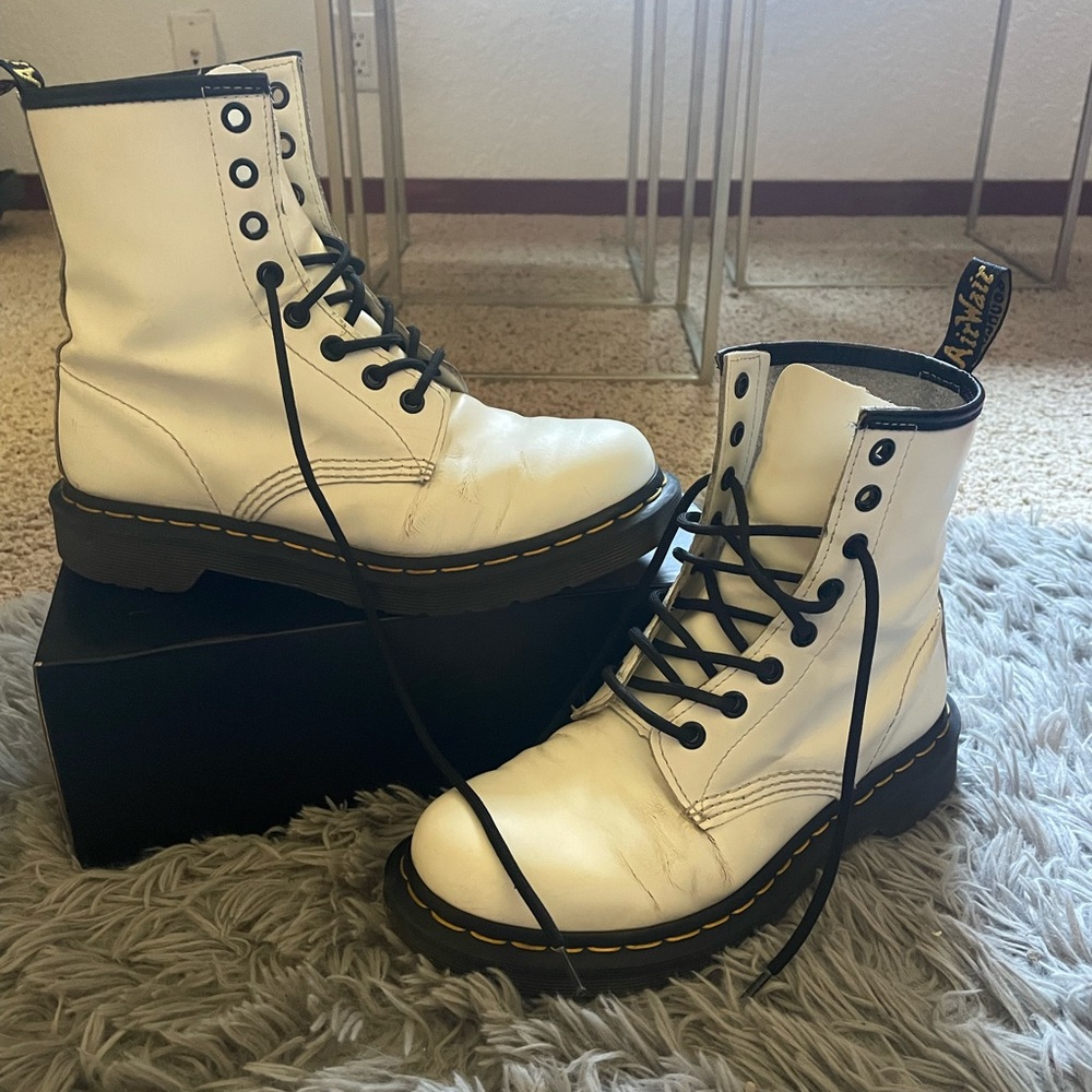 DR. MARTENS 1460 SMOOTH BOOT